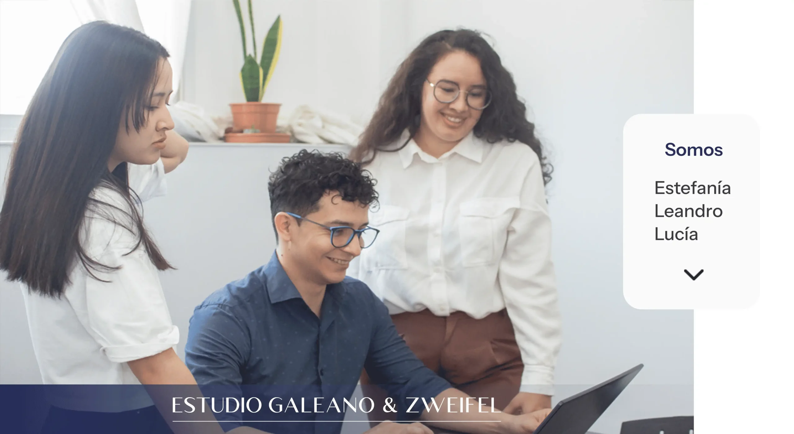Galeano & Zweifel teniendo una reunión con un cliente de manera virtual